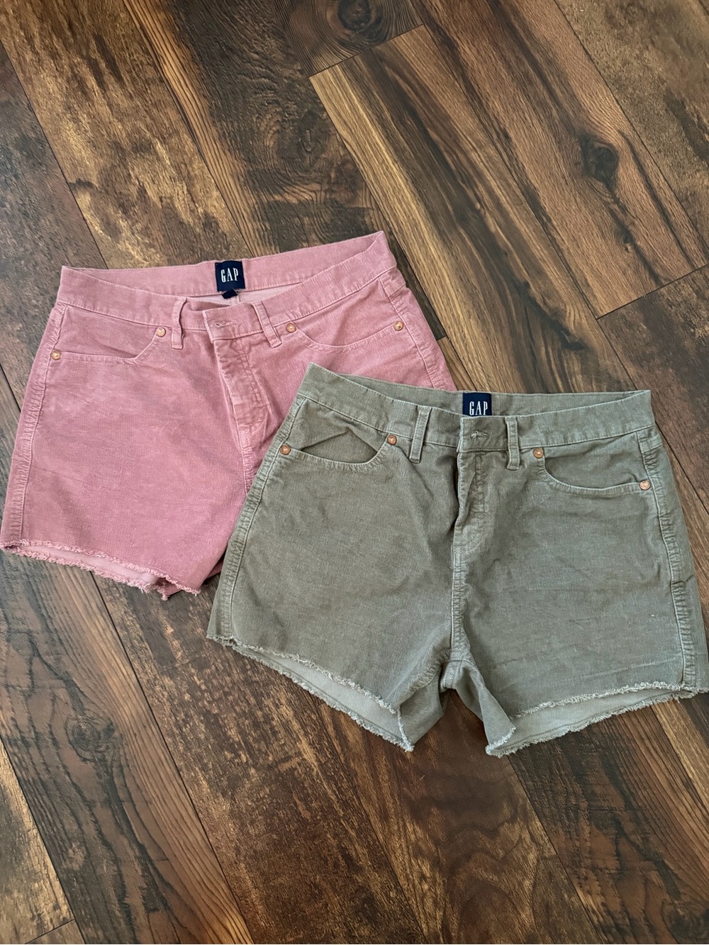 GAP Women’s mauve and grey medium-rise cordorouy Shorts - 2-Pack